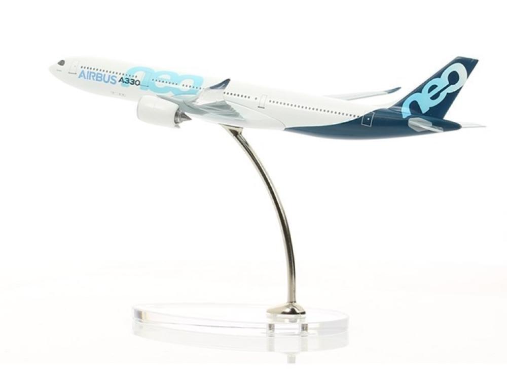 Airbus A330neo Flugzeugmodell (1:400)