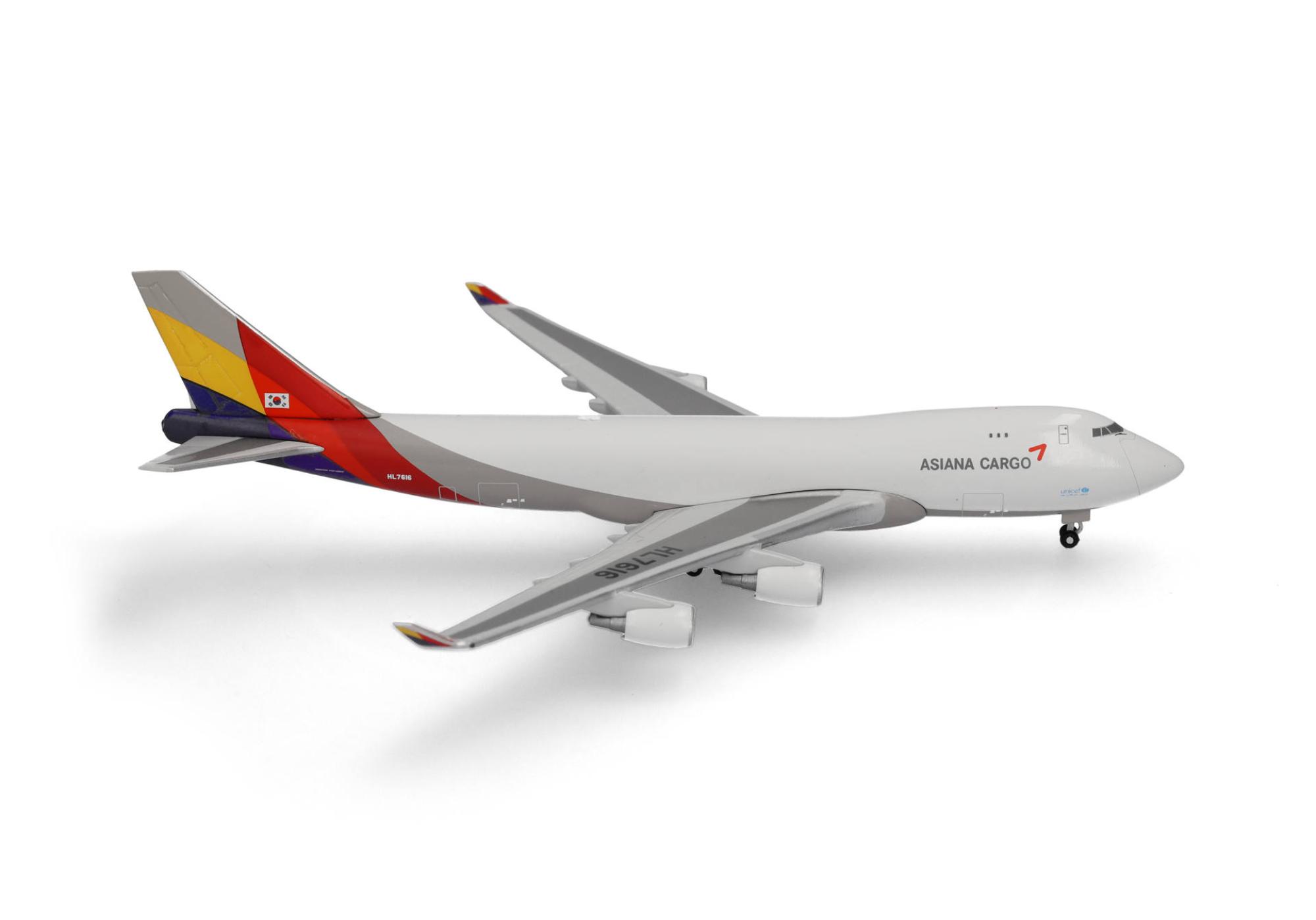 Herpa Wings Flugzeugmodell Asiana Cargo Boeing 747-400F (1:500)