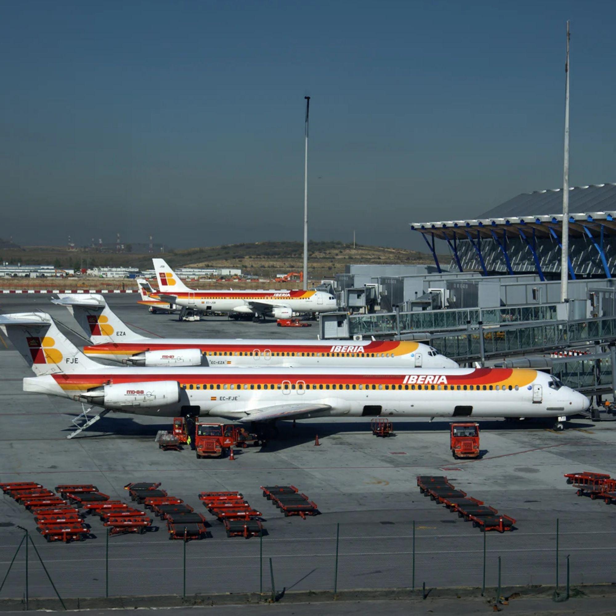 Iberia McDonnell Douglas MD-88 EC-FJE Aviationtag